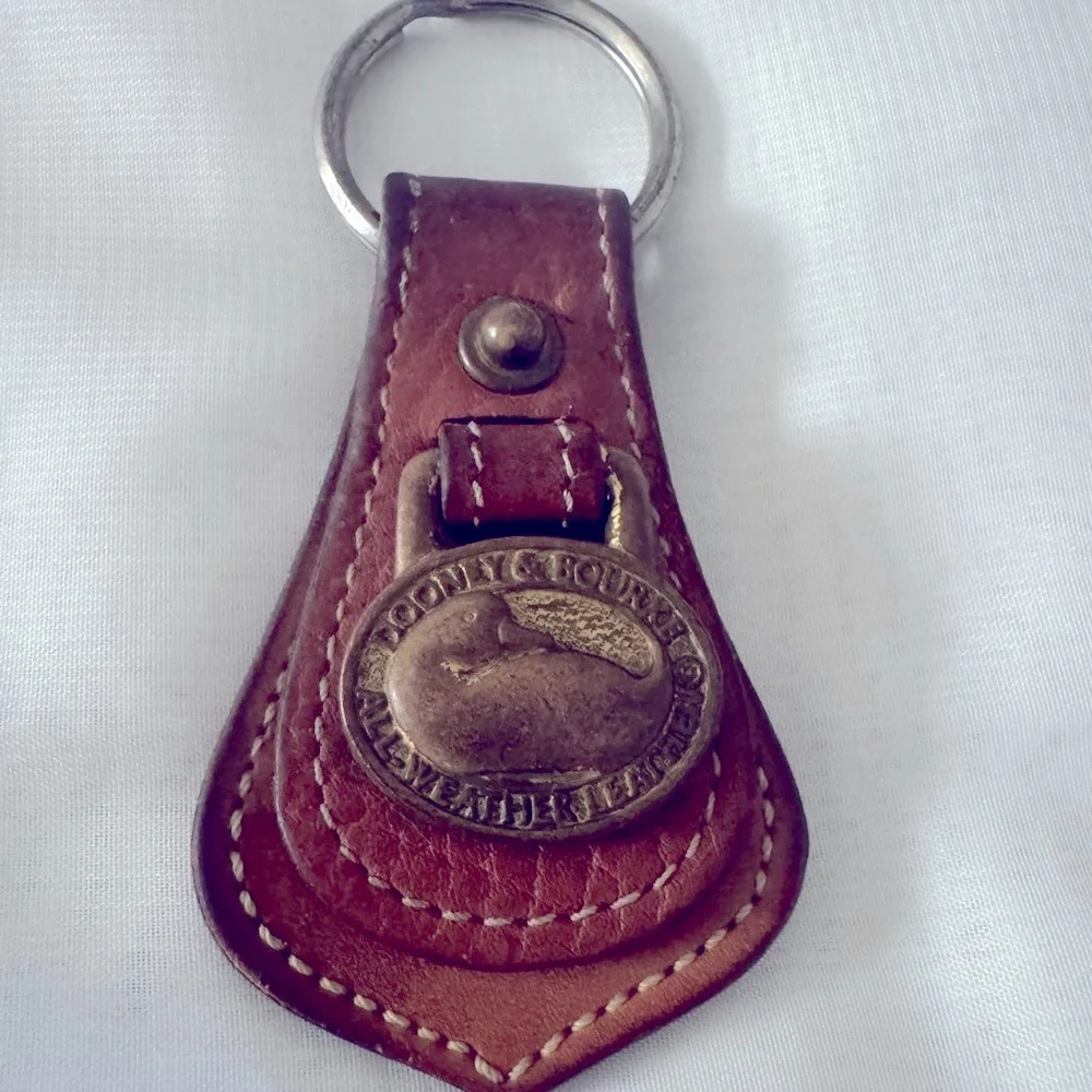 Vintage Dooney & Bourke Brown Leather Key Holder with iconic Brass Accent - EUC